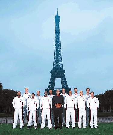 Les Bulls de Chicago au pied de la Tour Eiffel